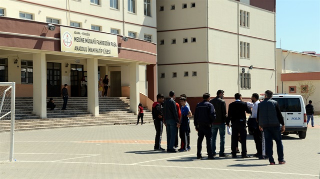 Adana'da okul bahçesinde silahlı kavga: 3 yaralı