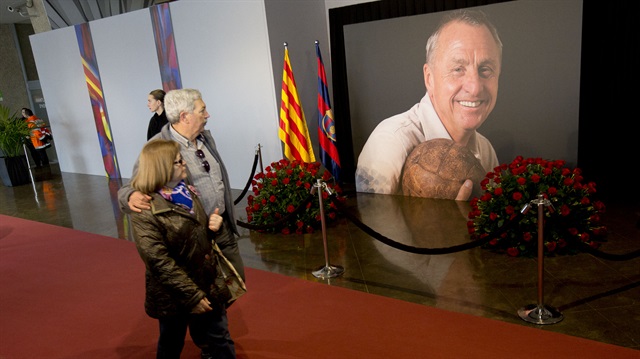 Barcelona tarihinin en önemli figürlerinden biri olarak gösterilen Cruyff, Katalan ekibiyle 13 kupa kazanmıştı.
