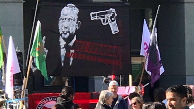İsviçre'de 'Erdoğan'ı öldürün' pankartı