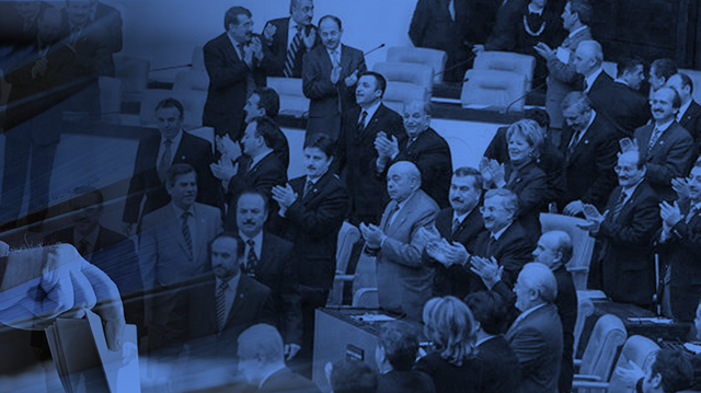 2002 seçimleri sonucunda önceki dönemde Mecliste bulunan tüm siyasi partiler yüzde 10 barajına takılarak Meclis dışı kaldı.