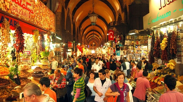 السوق المصري باسطنبول..رائحة التوابل تجمع الحضارات على مائدة واحدة