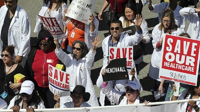مظاهرة ضد تعديل قانون الرعاية الصحية تتحول لاحتفالية في شيكاغو الأمريكية