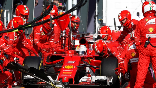 Formula 1'de Avustralya'da zafer  Alman pilot Sebastian Vettel'in oldu. 