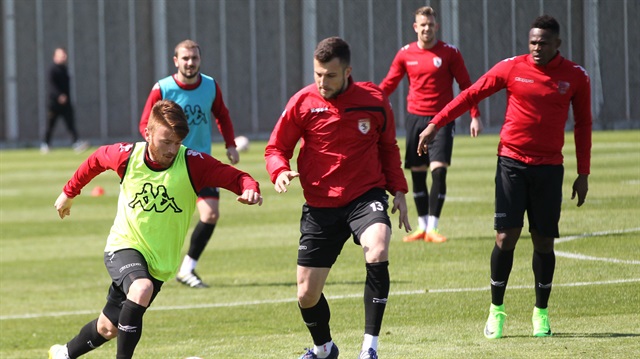 TFF 1. Lig'in 17. hafta erteleme karşılaşmasında Ümraniyespor, sahasında karşılaştığı Balıkesirspor'u 2-0 mağlup etti.
