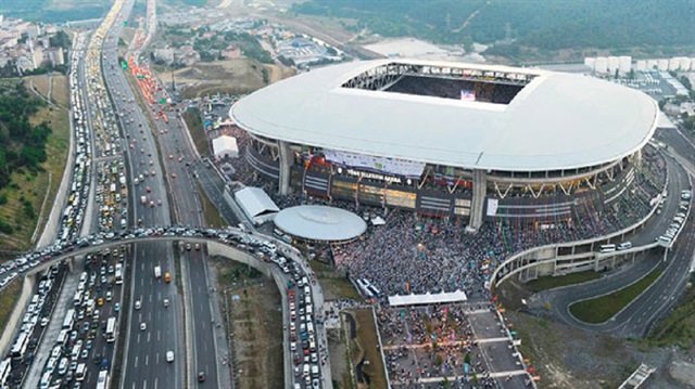Işın Çelebi, Cumhurbaşkanı Recep Tayyip Erdoğan'ın TT Arena'nın yapımındaki desteğinden bahsetti.