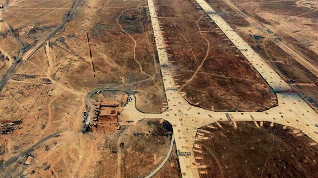 Terör örgütü PKK/PYD, Tabka havalimanını ele geçirdi.