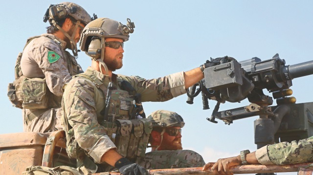 ABD askerleri terör örgütü YPG'nin arması ile Suriye'de görüntülenmişti.