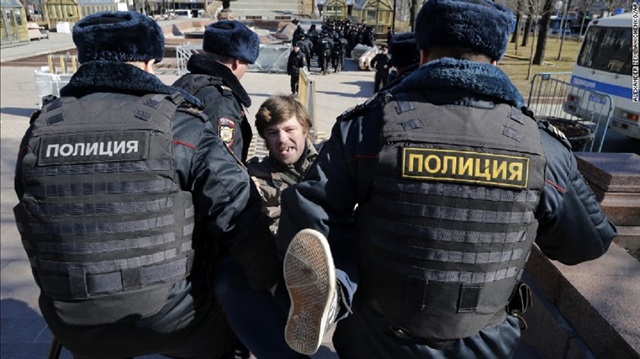 الخارجية الفرنسية تعرب عن قلقها حيال اعتقال محتجين في روسيا