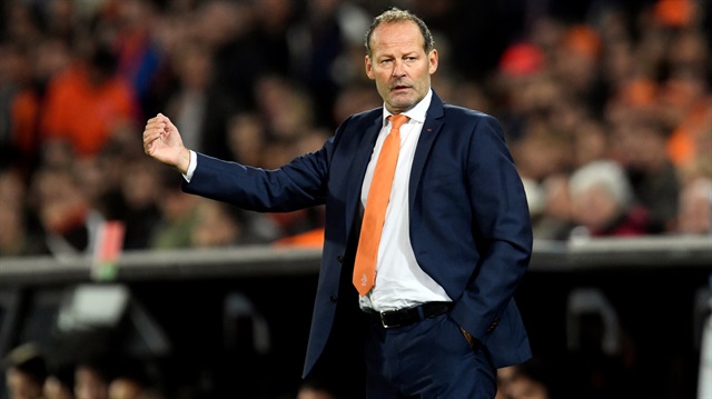 Hollanda Milli Takımı'nda teknik direktör Danny Blind ile yollar ayrıldı.