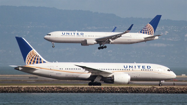 Olayın sosyal medyada yayılmasıyla, United Airlines, uygulamanın cinsiyetçi olduğunu savunanların eleştiri yağmuruna tutuldu. 