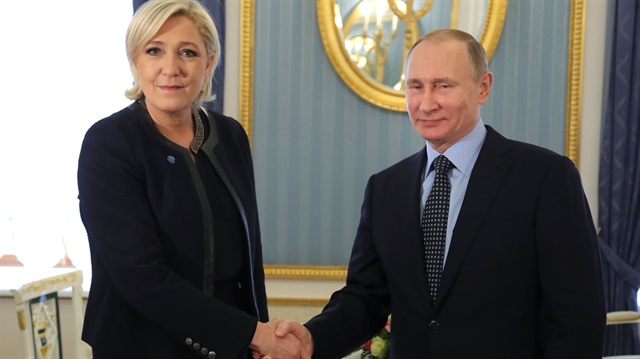 Fransız aşırı sağcı Le Pen, geçtiğimiz hafta Moskova'da Rusya Devlet Başkanı Putin ile bir görüşme gerçekleştirmişti.