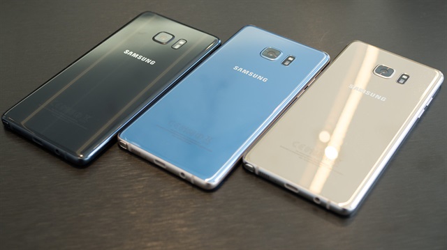 Samsung Galaxy Note 7, özellikle mercan mavisi rengiyle oldukça beğenilmişti.