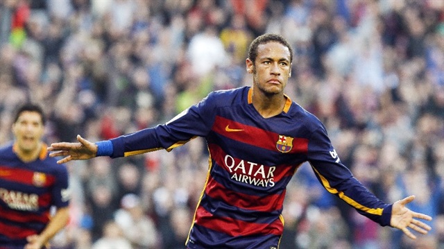 Premier Lig ekiplerinden Manchester United'ın, Barcelona'nın yıldızı Neymar'ı transfer etmek için harekete geçtiği öne sürüldü.
