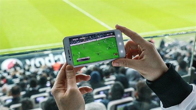 Maçı canlı takip edebilmek için Google Play ve App Store'dan Vodafone Arena uygulamasını indirmek gerekiyor.