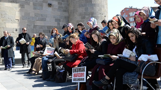 Erzurum'da Vali kitap okuma kampanyası başlattı