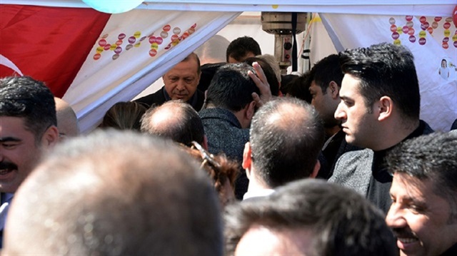 أردوغان يزور خيمة ترويجية معارضة للدستور الجديد والنظام الرئاسي