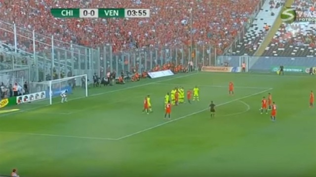 Alexis Sanchez'in Venezuela'ya attığı gol gecenin en güzel golü oldu. 