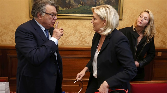 Milli Cephe Partisi Milletvekili Gilbert Collard ve parti lideri  Marine Le Pen. 