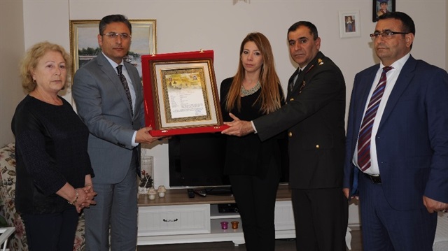 Jandarma Genel Komutanı Orgeneral Yaşar Güler imzalı berat takdim edildi.