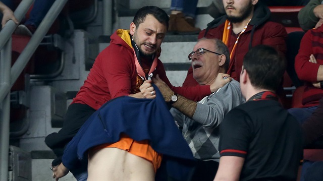 Galatasaray'ın Euroleague maçında taraftarlar arasında büyük tartışma yaşanmıştı. 