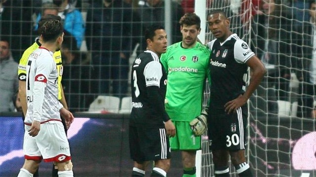 Fabri'nin gözüne isabet eten top Beşiktaşlı taraftarları korkutmuştu.