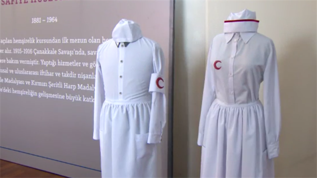 Sergide, hemşirelerin Kurtuluş Savaşı'nda giydiği kıyafetler ve Osmanlı döneminin ilk tıp kitapları da yer alıyor.