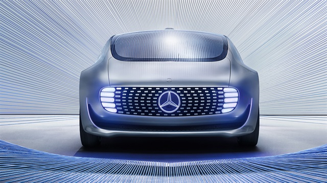 Mercedes en az 10 yıl daha sürücüsüz otomobil üretmeyecek
