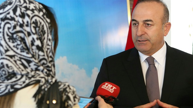 Dışişleri Bakanı Mevlüt Çavuşoğlu, gazetecilerin sorularını yanıtlıyor. 
