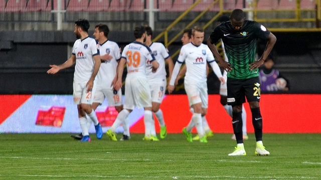 Başakşehir, Akhisar Belediyespor'u 2-0 mağlup ederek Türkiye Kupası'nda yarı finale yükseldi.