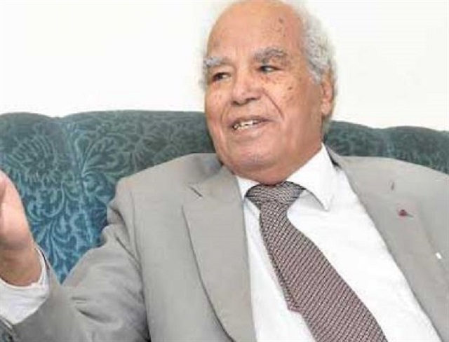 وفاة الناقد الأدبي المصري الطاهر مكي