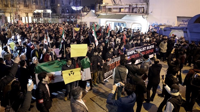 ​Esed rejiminin katliamları Taksim'de protesto edildi​