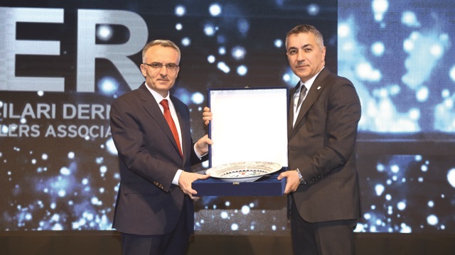 Maliye Bakanı Naci Ağbal, Otomotiv Yetkili Satıcıları Derneği'nin kongresine katıldı.