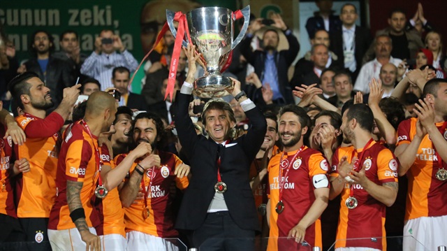 Galatasaray'la Türkiye Kupası şampiyonluğu yaşayan Roberto Mancini, sonrasında Inter'in başına geçmişti. İtalyan teknik adam şu anda bir takım çalıştırmıyor. 