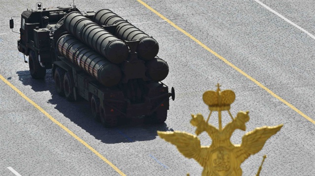 Rusya ve Türkiye S-400 Triumf füze sistemlerinin Türkiye'ye sevkiyatına ilişkin görüşmelere devam ediyor.