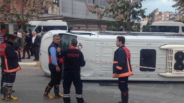 Mersin'de öğrenci servisi devrildi: 18 yaralı
