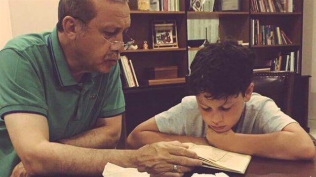 Cumhurbaşkanı Erdoğan'ın torunuyla çekilen fotoğrafı.