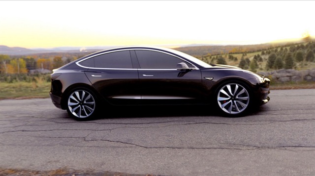 Tesla Model 3'ün yaklaşık 35 bin dolar fiyatıyla satışa sunulacak.