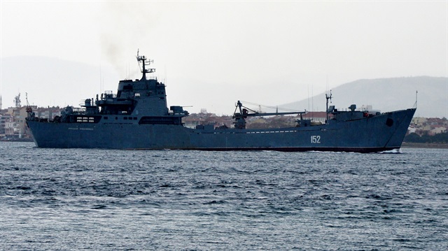 Rus gemisi, Çanakkale Boğazı'nda. 