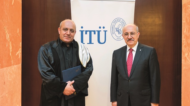 "Hasan Saltık'a "Fahri Doktor" unvanı İTÜ Rektörü Prof. Dr. Mehmet Karaca tarafından takdim edildi.