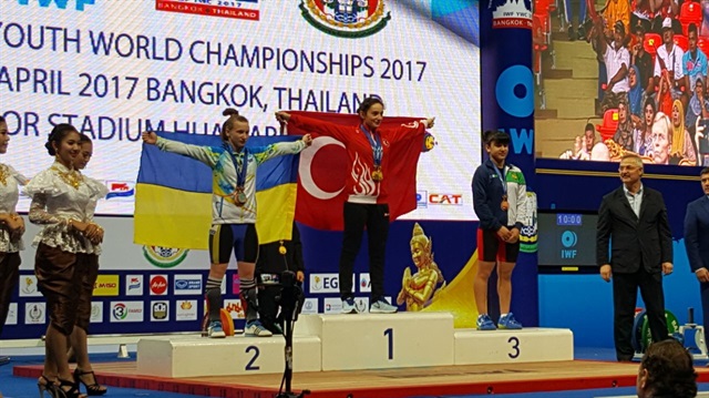 Milli sporcu Nuray Levent halterrde dünya şampiyonu oldu.