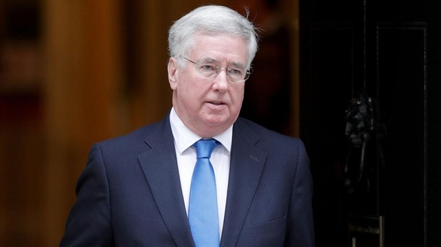 İngiltere Savunma Bakanı Sir Michael Fallon, Suriye'de yaşananlardan Rusya'nın sorumlu olduğunu söyledi.