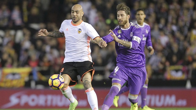 İtalyan forvet oyuncusu Valencia formasıyla çıktığı 14 maçta 4 gole imza attı.