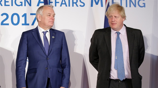 Britain's Foreign Secretary Boris Johnson (R) and France's Foreign Minister Jean-Marc Ayrault 