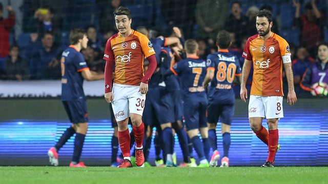 Galatasaray, Başakşehir'e 4-0 yenilerek ligdeki ikincilik şansını da oldukça zora soktu. 
