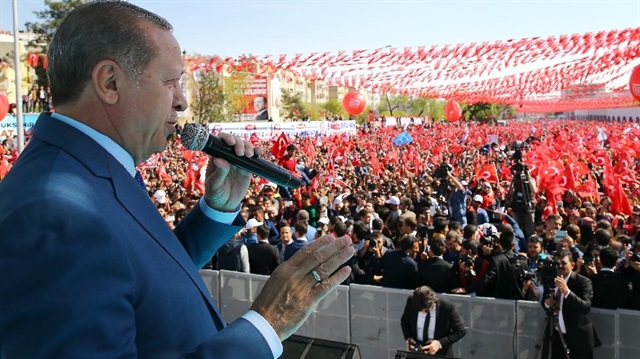 Cumhurbaşkanı Recep Tayyip Erdoğan halka hitap ediyor. 