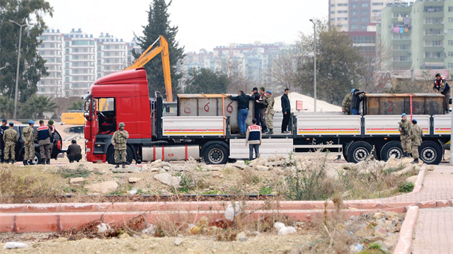 Adana'da Türkmenlere yardım götüren MİT TIR'ları hukuksuzca durdurulmuştu.