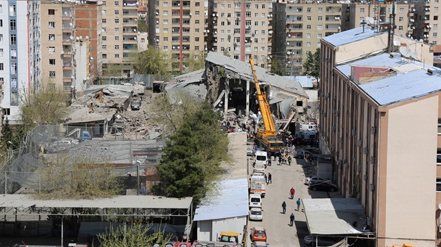 Diyarbakır'ın Bağlar ilçesinde İl Emniyet Müdürlüğü çevik kuvvet bakım onarım binasında patlama meydana gelmişti