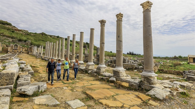 آثار أنطاليا التركية تنافس مراكز استجمامها في استقطاب السياح