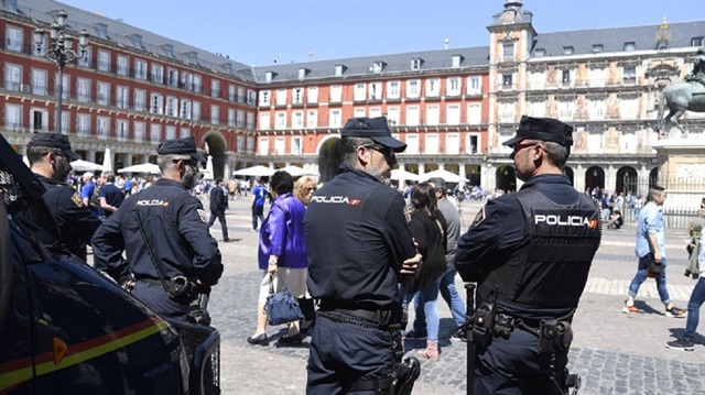 Leicester City taraftarları 'Cebelitarık bizimdir' sloganları atınca İspanyol polisi müdahalede bulunmuştu. 