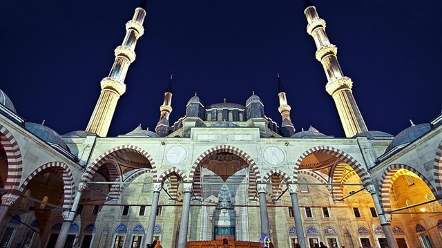 Edirne'de bulunan Selimiye Camii, Mimar Sinan tarafından 1568 yılında yaptırıldı. Yapımı 6 yıl süren camii 1574 yılında açıldı.